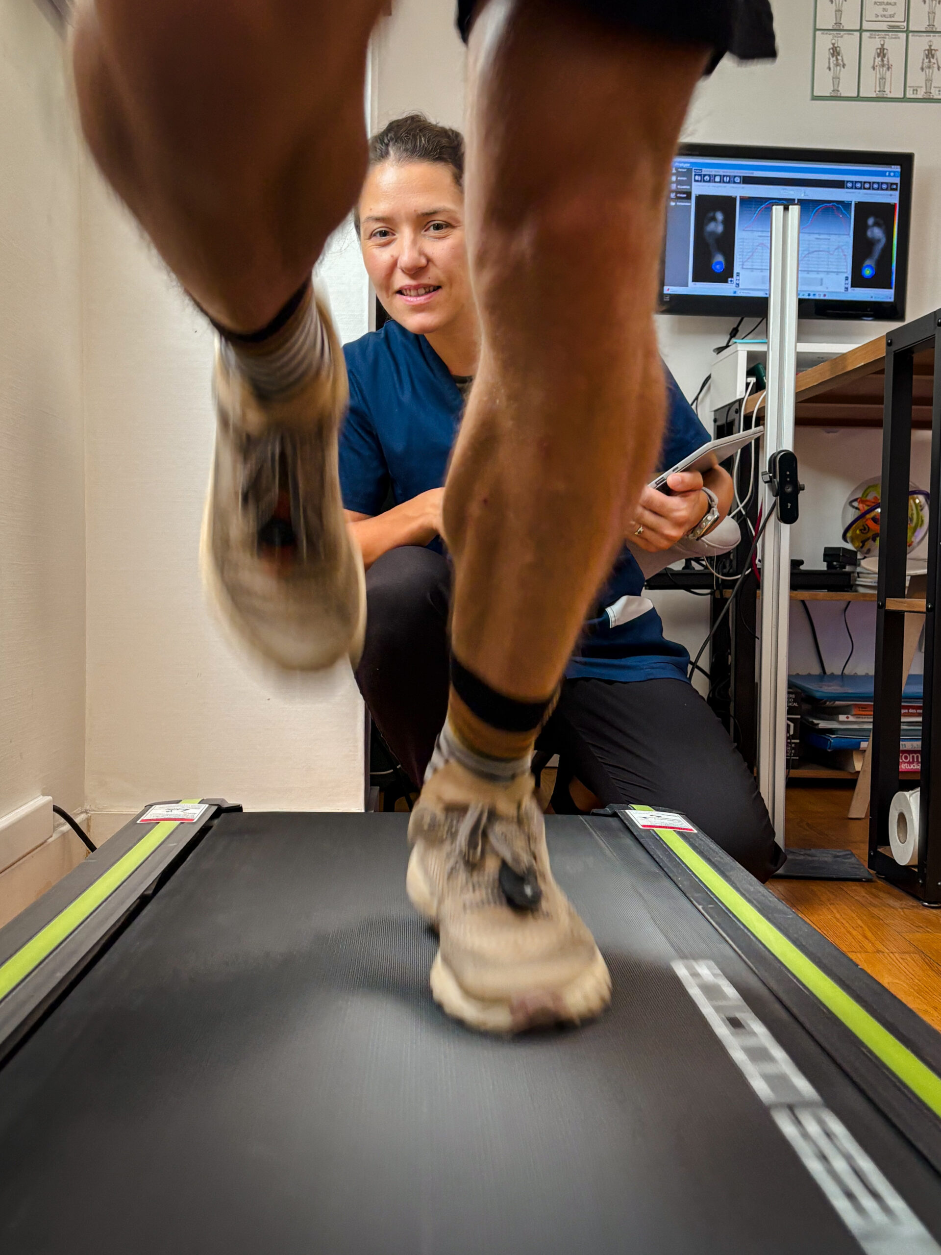 Analyse vidéo de la course sur tapis lors d'un bilan running à Grenoble