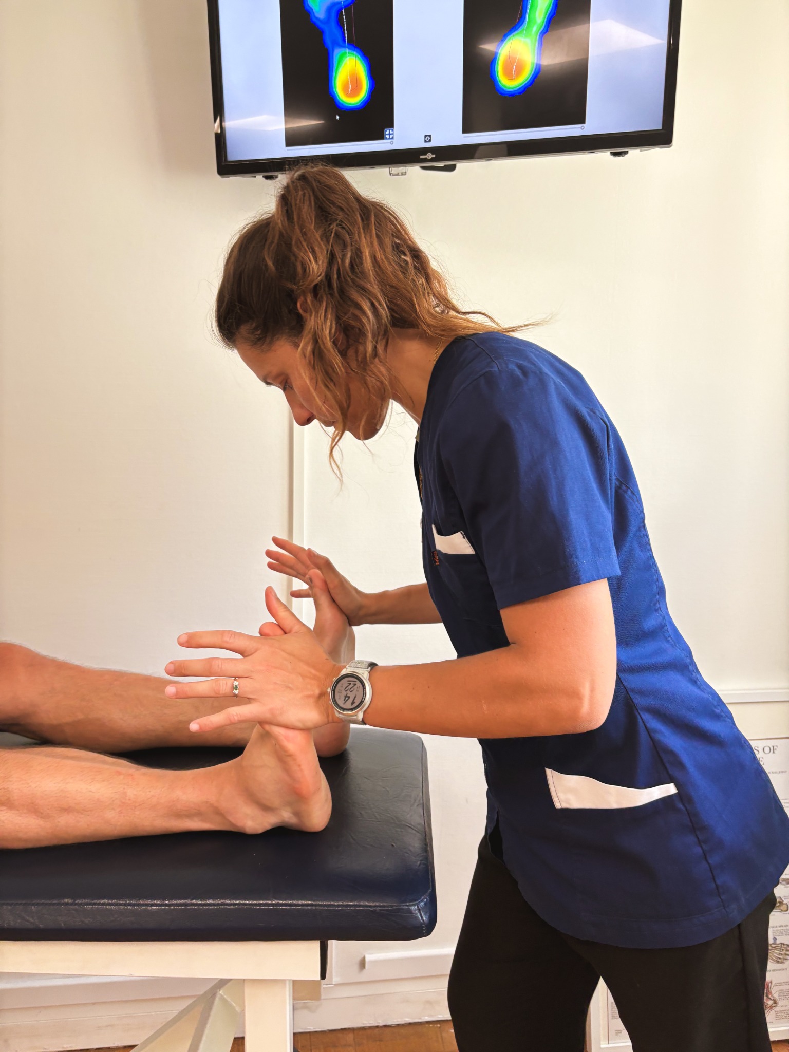 Examen podologique d’un coureur par Coline Marmey au Cabinet Céline Viller à Grenoble